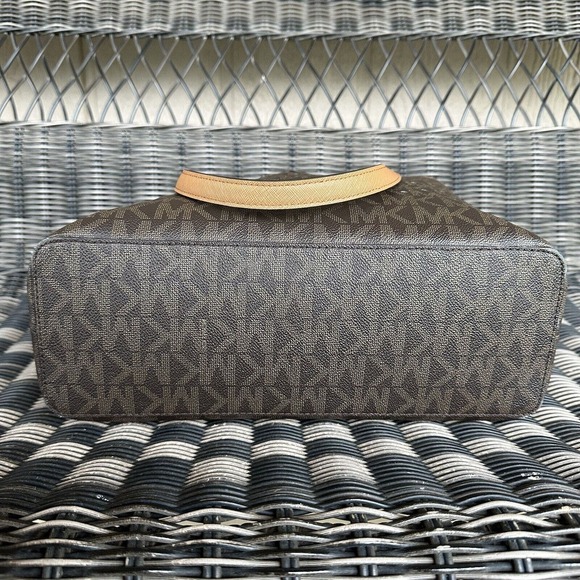 Michael Kors Jet Set Violet Small Carryall Tote Wallet Logo Perforated Leather - Picture 12 of 16